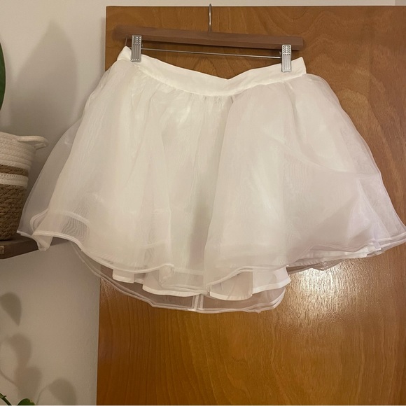 Karrie Layered Ballet Mini Skirt White, L - Picture 7 of 8